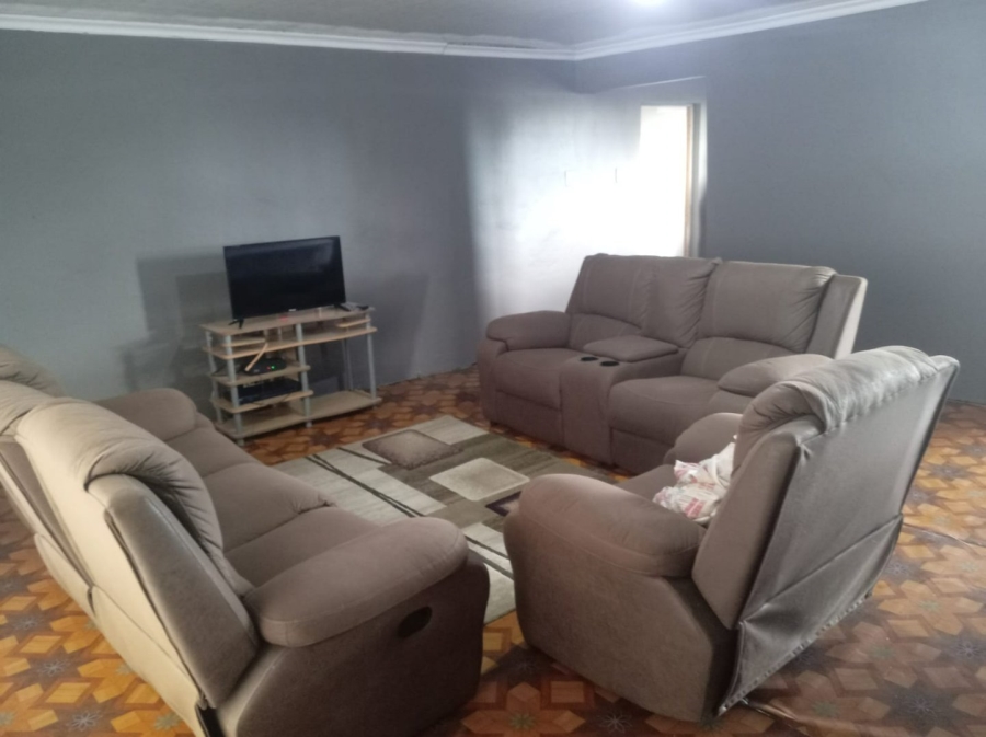 5 Bedroom Property for Sale in Scenery Park Eastern Cape